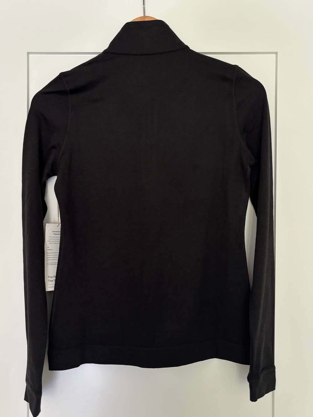 Vuori Black Halo Essential Half‑Zip - Picture 3 of 10